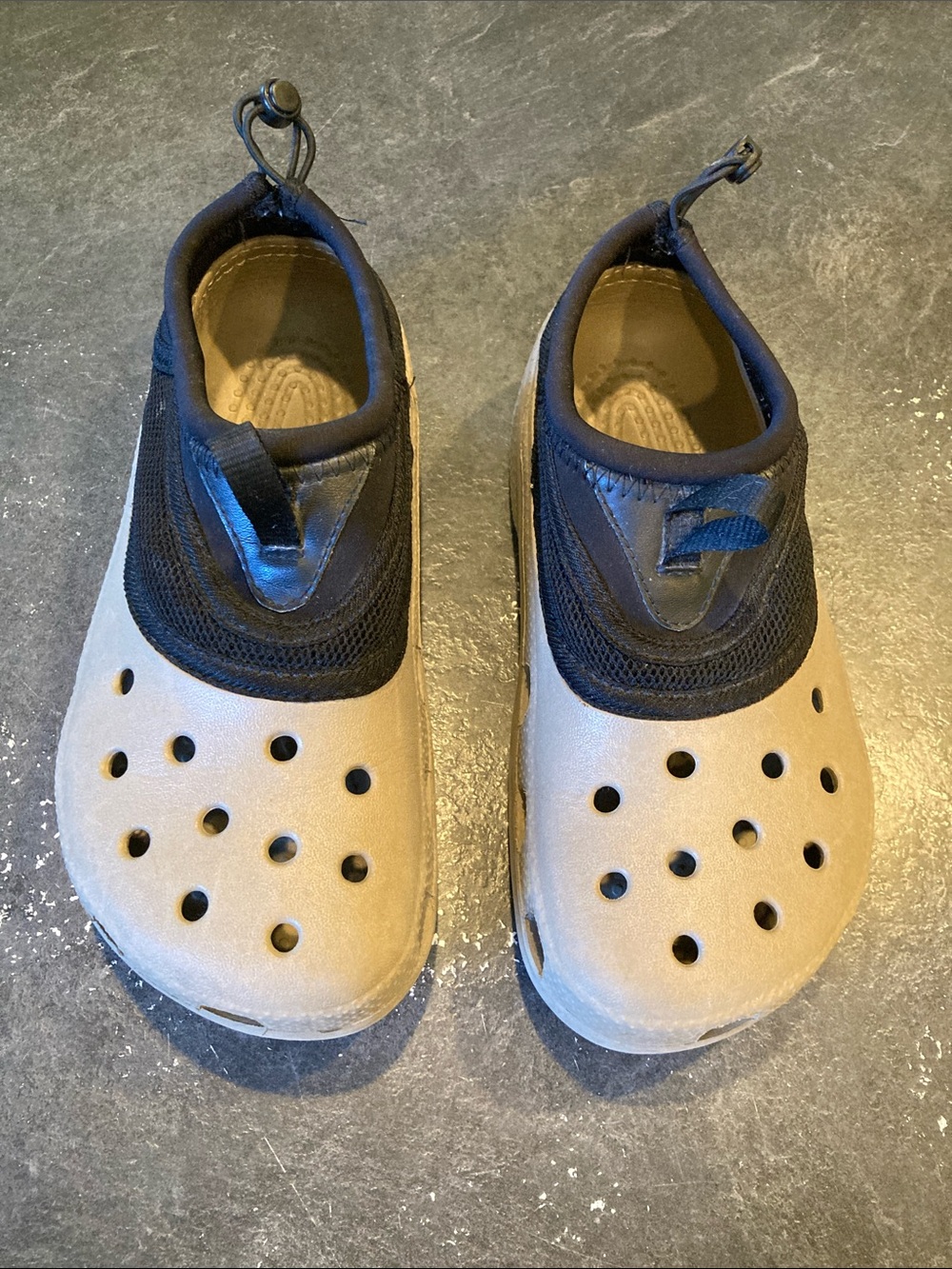 Women Crocs tan black closed toe water shoe sandals shoes size 6
